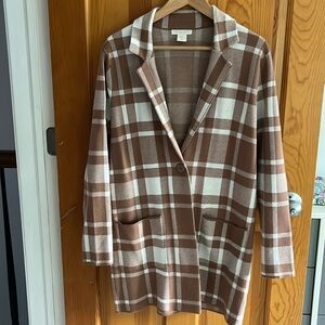 Women’s long one button blazer style coat.  Perfect for fall/super cozy on!